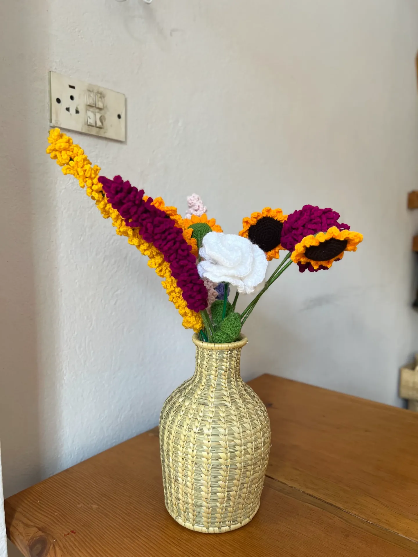 [KAS010] Handmade Fuldani gagri Used to carry and store flowers.